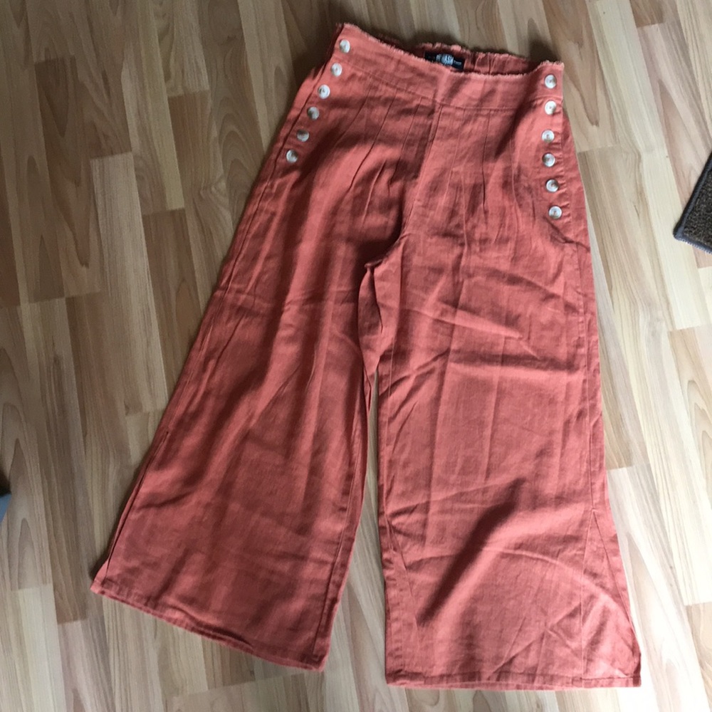 Fun pants with button detailing